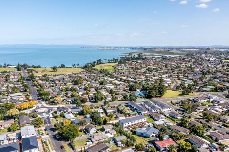 Photo of property in 2/4 Roys Road, Weymouth, Auckland, 2103