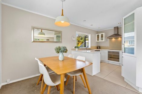 Photo of property in 2/13 Heather Place, Sunnynook, Auckland, 0620