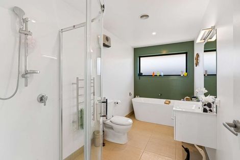 Photo of property in 16 Scurr Terrace, Wanaka, 9305