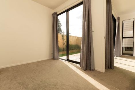 Photo of property in 2/535 Swanson Road, Ranui, Auckland, 0612