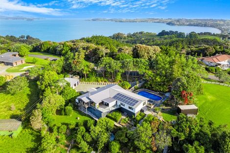 Photo of property in 84 Brick Bay Drive, Sandspit, Warkworth, 0982