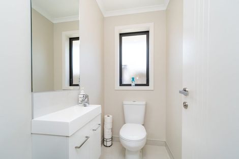 Photo of property in 11 Atlantic Drive, Fitzherbert, Palmerston North, 4410