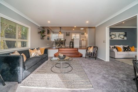 Photo of property in 30 Norman Close, The Gardens, Auckland, 2105