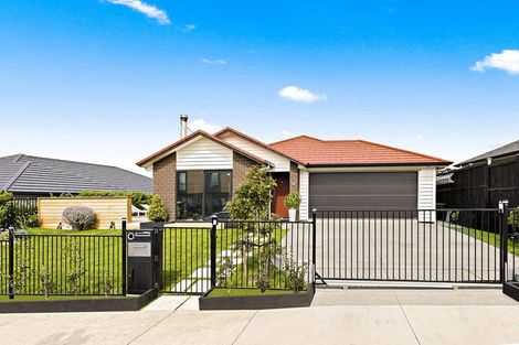 Photo of property in 33 Jane Maree Road, Kumeu, 0810