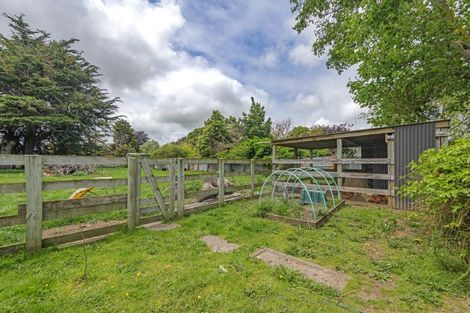 Photo of property in 176 Bridge Street, Bulls, 4818