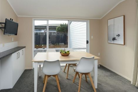 Photo of property in 2/1400 Woodstock Avenue, Mayfair, Hastings, 4122