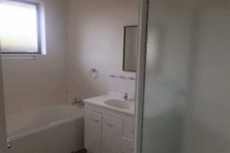 Photo of property in 15 Thistledown Place, Woolston, Christchurch, 8062