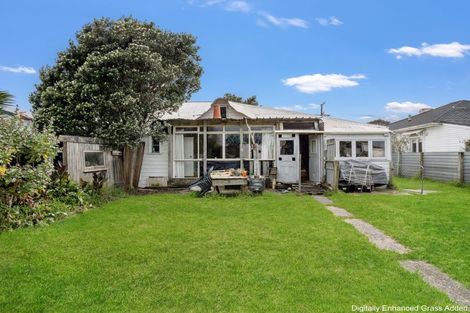 Photo of property in 115 Cornfoot Street, Castlecliff, Whanganui, 4501