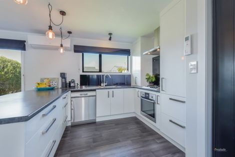 Photo of property in 8 Drummond Crescent, Kelson, Lower Hutt, 5010