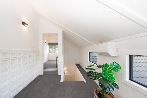 Photo of property in 10 Kakariki Grove, Waikanae, 5036