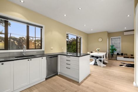 Photo of property in 33 Bernard Magnus Lane, Greenhithe, Auckland, 0632