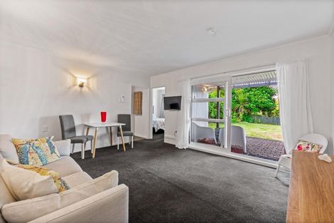 Photo of property in 56 Colwill Road, Massey, Auckland, 0614