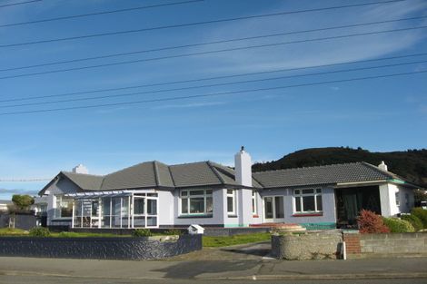 Photo of property in 258 Marine Parade, Bluff, 9814