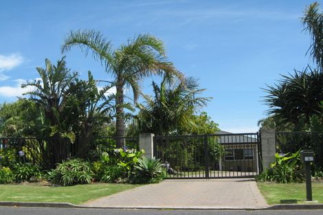 Photo of property in 107 Torkar Road, Clarks Beach, 2122