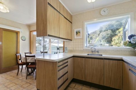 Photo of property in 9 Willis Grove, Wainuiomata, Lower Hutt, 5014