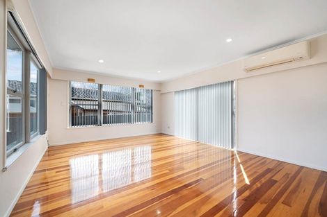 Photo of property in 17 Kohinoor Avenue, Mangere, Auckland, 2022