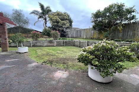 Photo of property in 5 Kookaburra Place, Botany Downs, Auckland, 2010