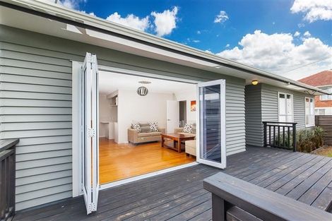 Photo of property in 29 Tirimoana Road, Te Atatu South, Auckland, 0602