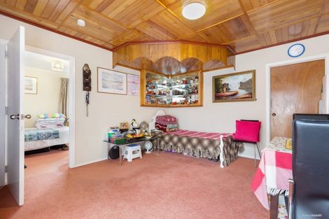 Photo of property in 4 Kaweka Street, New Lynn, Auckland, 0600