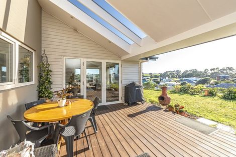 Photo of property in 12 Longbeach Drive, Castlecliff, Whanganui, 4501