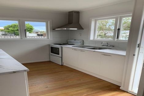 Photo of property in 32a Toru Street, Te Atatu Peninsula, Auckland, 0610