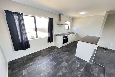 Photo of property in 2/11 De Bloge Place, Clendon Park, Auckland, 2103
