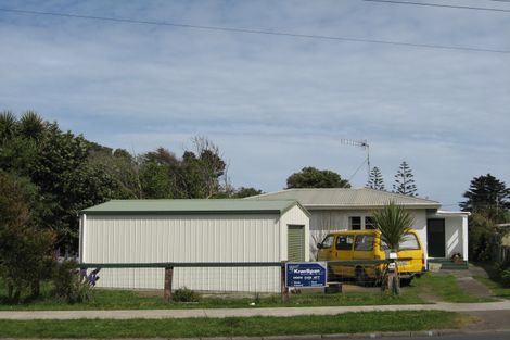 Photo of property in 135 Cornfoot Street, Castlecliff, Whanganui, 4501