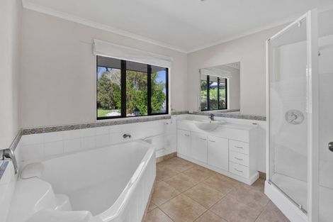 Photo of property in 311 Croydon Road, Midhirst, Stratford, 4394