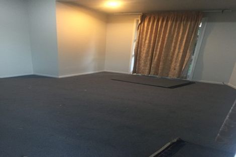 Photo of property in 2/56 Northcote Road, Northcote, Auckland, 0627