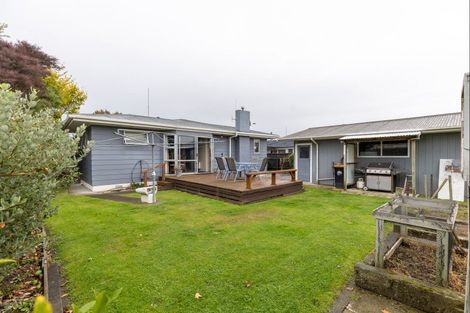 Photo of property in 19 Dunk Place, Milson, Palmerston North, 4414