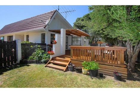 Photo of property in 1/7 Mannering Place, Hillcrest, Auckland, 0627