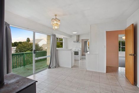 Photo of property in 16 Leaming Place, Clarks Beach, 2122