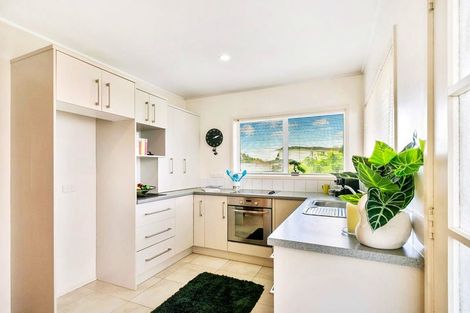 Photo of property in 2/64 Bruce Road, Glenfield, Auckland, 0629