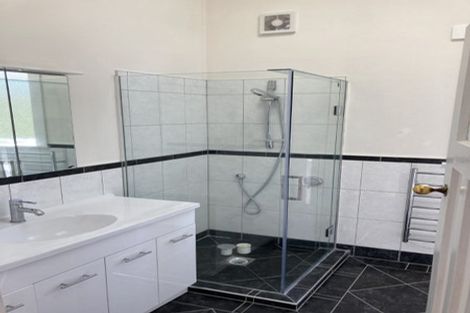 Photo of property in 1/46 Old Lake Road, Narrow Neck, Auckland, 0624