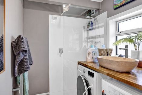 Photo of property in 5 Scott Street, Moturoa, New Plymouth, 4310