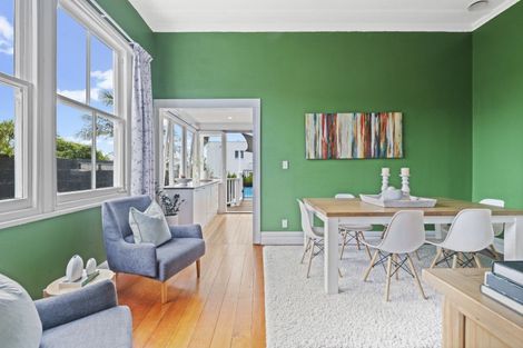 Photo of property in 147 Queen Street, Northcote Point, Auckland, 0627