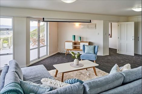 Photo of property in 11 Countess Close, Maupuia, Wellington, 6022