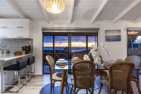 Photo of property in 22 Pendrell Road, Piha, New Lynn, 0772