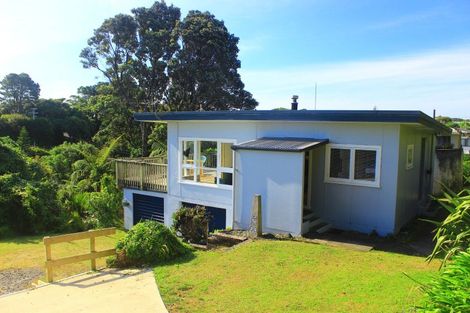Photo of property in 12 Takarei Terrace, Mokau, 4376