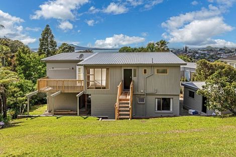 Photo of property in 35 Parr Terrace, Castor Bay, Auckland, 0620