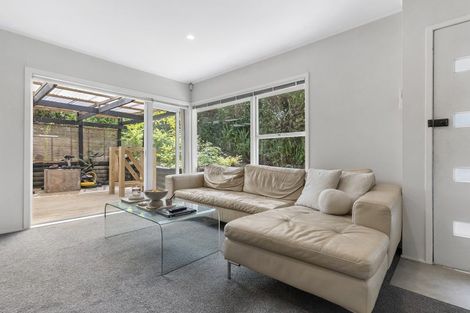 Photo of property in 2/30 Diana Drive, Glenfield, Auckland, 0627
