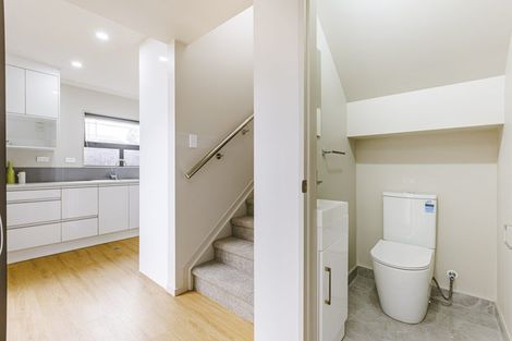 Photo of property in 89c Cascades Road, Pakuranga Heights, Auckland, 2010