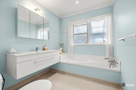 Photo of property in 37 Normandale Road, Normandale, Lower Hutt, 5010