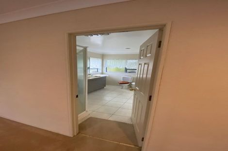 Photo of property in 10 Mullagh Place, East Tamaki Heights, Auckland, 2016