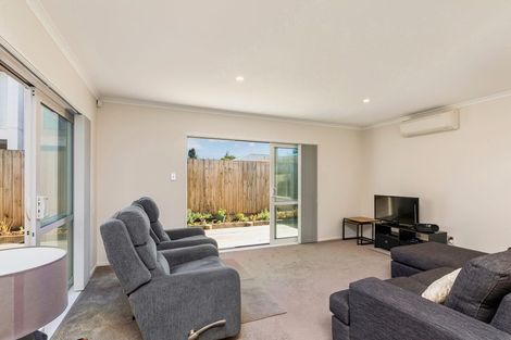 Photo of property in 6 Papahou Lane, Papatoetoe, Auckland, 2025