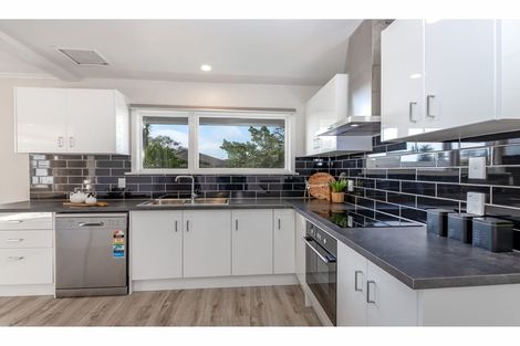 Photo of property in 17 Cromer Place, New Brighton, Christchurch, 8062