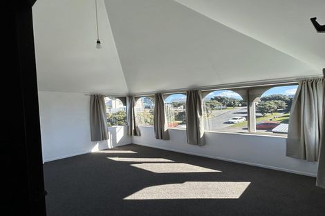 Photo of property in 112 Akaroa Drive, Maupuia, Wellington, 6022