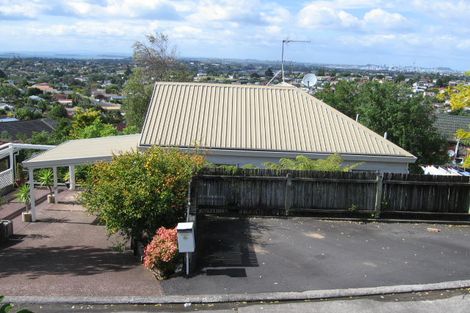 Photo of property in 129 Sunset Road, Totara Vale, Auckland, 0632