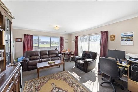 Photo of property in 2/6 Kennington Drive, Clendon Park, Auckland, 2103