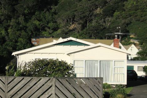 Photo of property in 7 Pukatea Street, Eastbourne, Lower Hutt, 5013